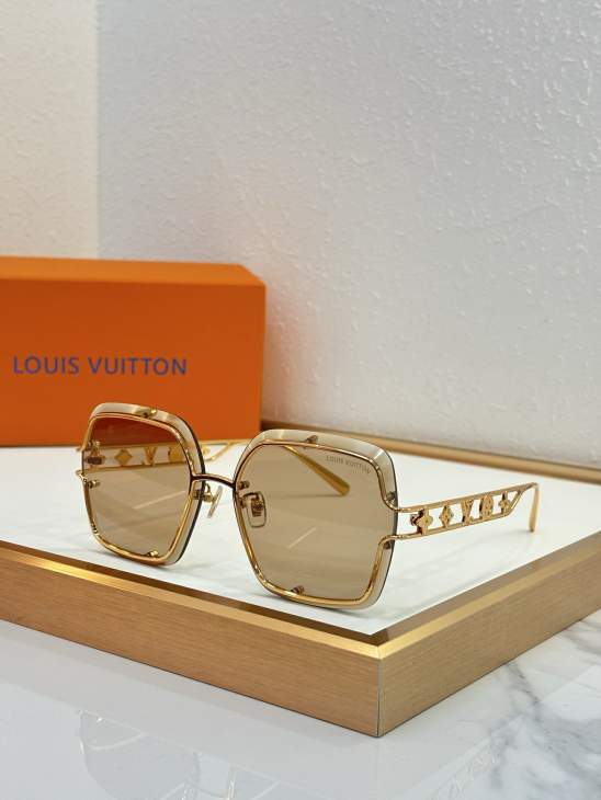 Picture of Louis Vuitton Sunglasses _SKUfw79280235fw